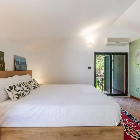 Villa Dita Qerret Relaxing Beachfront By Pikhost *